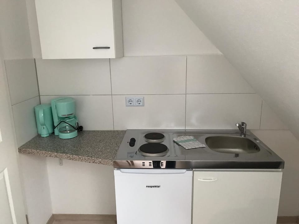 Single Room, Garden View | Private kitchen