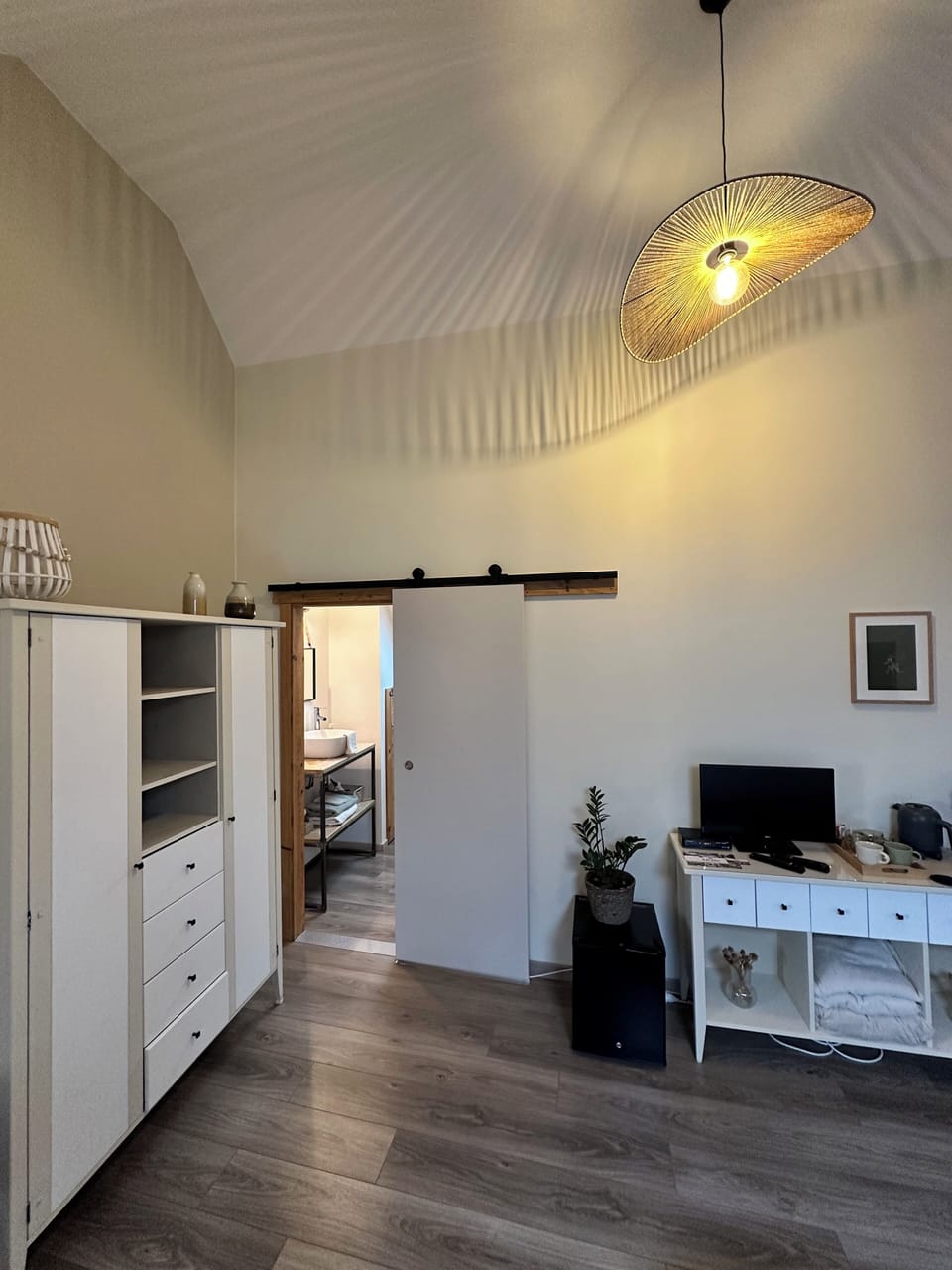 Double Room, 1 Queen Bed (Cleo) | Minibar, individually decorated, individually furnished, free WiFi