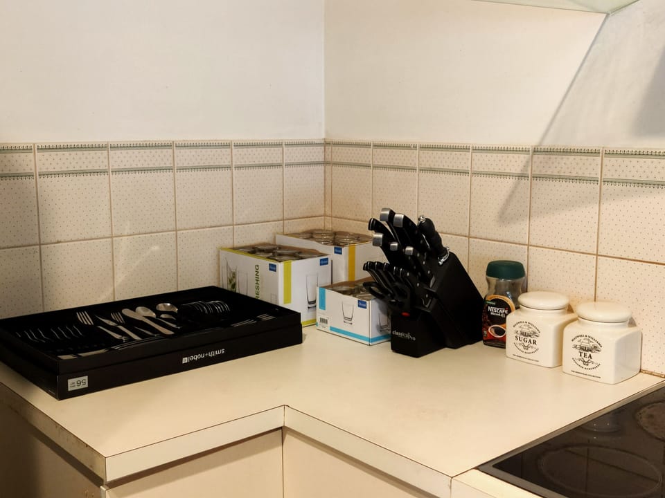 Premium House, 4 Bedrooms, 2 Bathrooms, Garden Area | Private kitchen | Full-size fridge, microwave, oven, stovetop