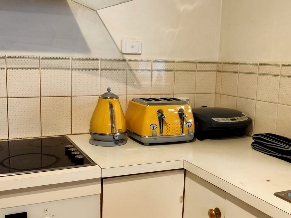 Premium House, 4 Bedrooms, 2 Bathrooms, Garden Area | Private kitchen | Full-size fridge, microwave, oven, stovetop