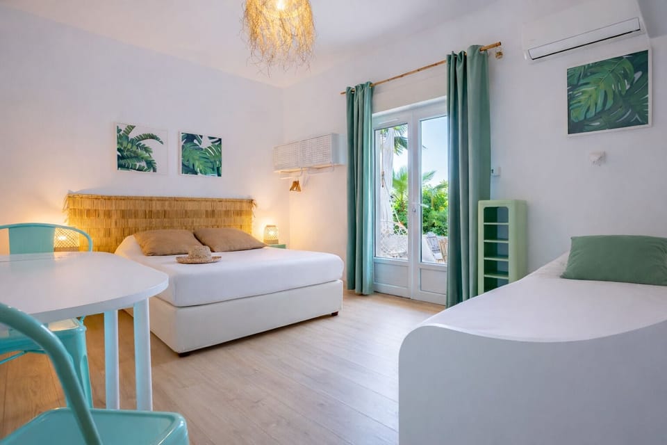 Family Double Room, Kitchenette (garden) | Individually decorated, desk, soundproofing, free WiFi