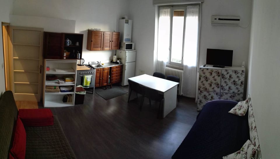 Classic Apartment, Multiple Beds | Private kitchen | Shared fridge, shared microwave
