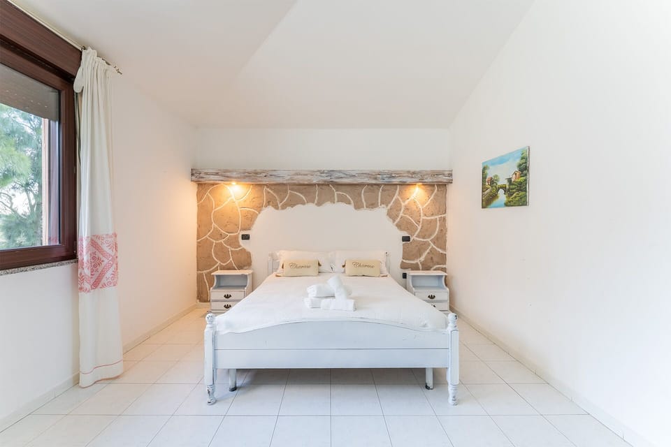 Desk, blackout drapes, free WiFi, bed sheets