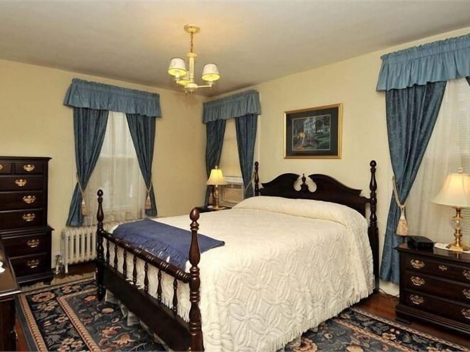 Quadruple Room, Ensuite (The Second Street Suite ) | 1 bedroom, bed sheets
