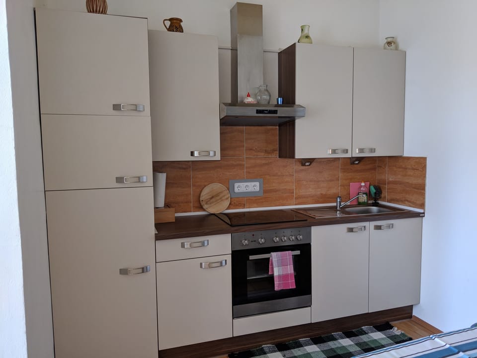 Apartment, Garden View | Private kitchen | Full-size fridge, microwave, oven, stovetop