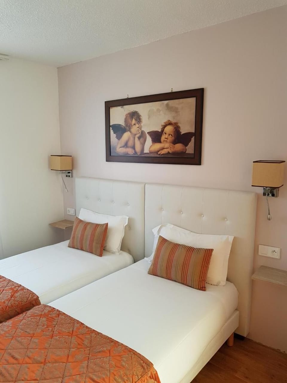 Soundproofing, free WiFi, bed sheets