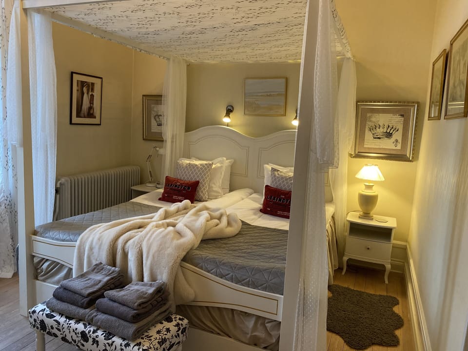 Suite Junior | WiFi (free), individually decorated, individually furnished, bed sheets