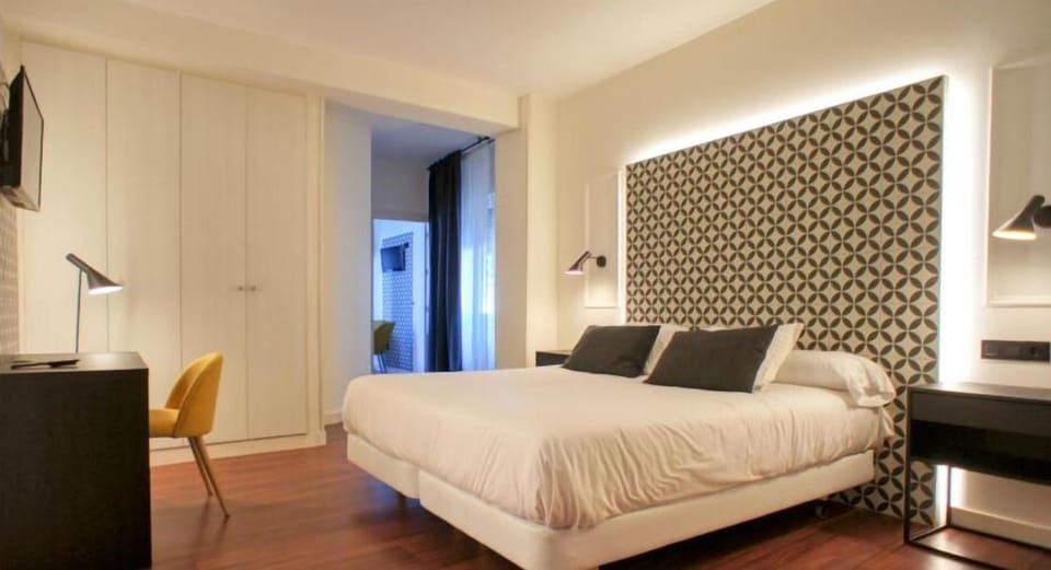 Desk, WiFi (free), bed sheets