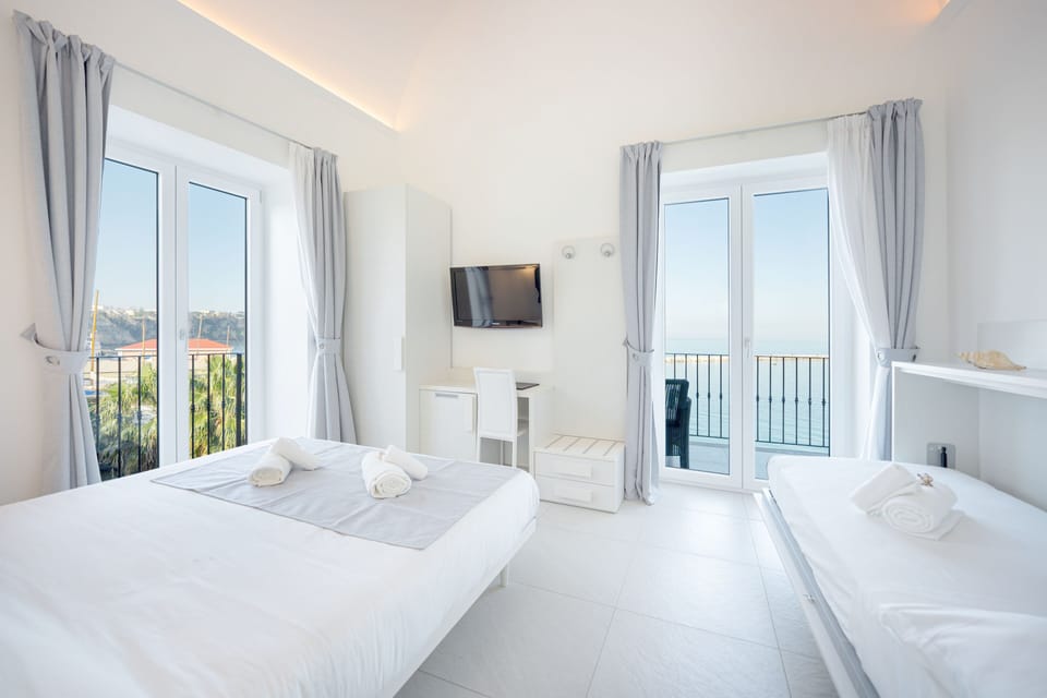 In-room safe, WiFi (free), bed sheets