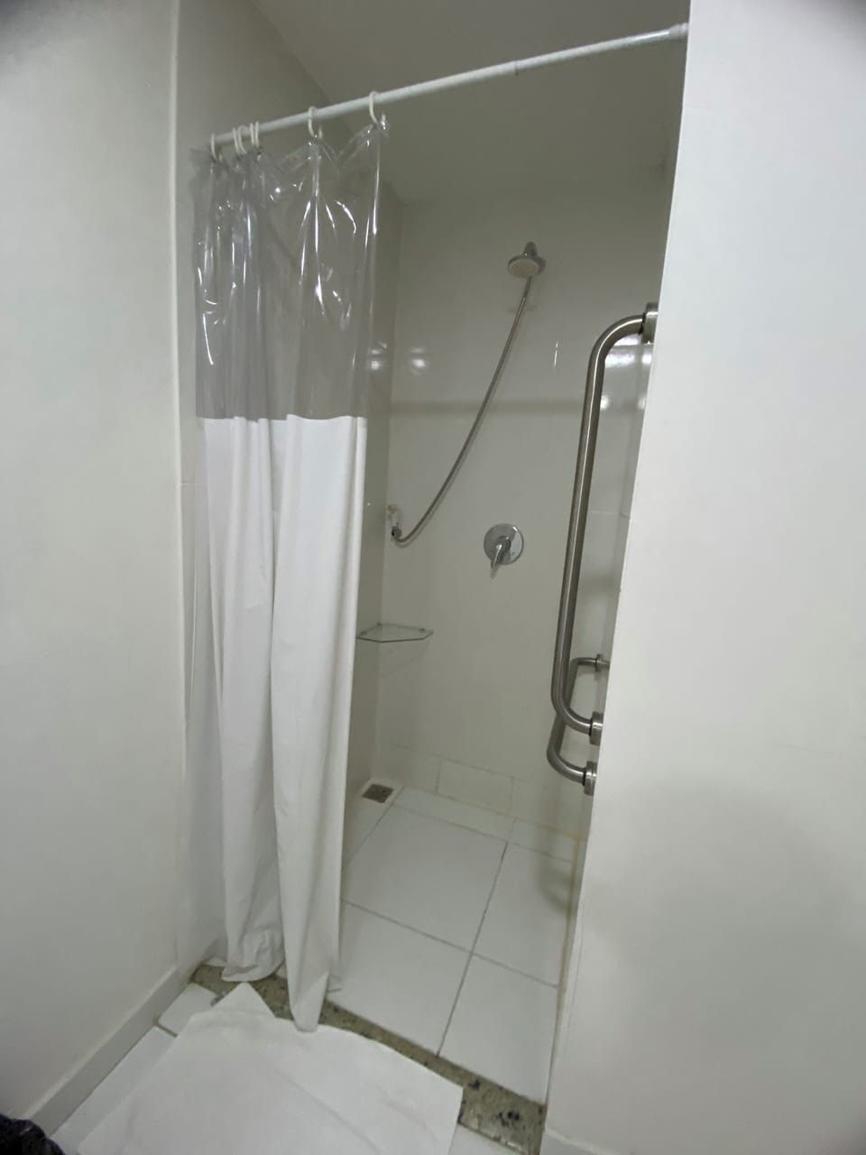 Standard Double Room, 1 Queen Bed, Accessible | Bathroom | Shower, free toiletries, hair dryer, towels