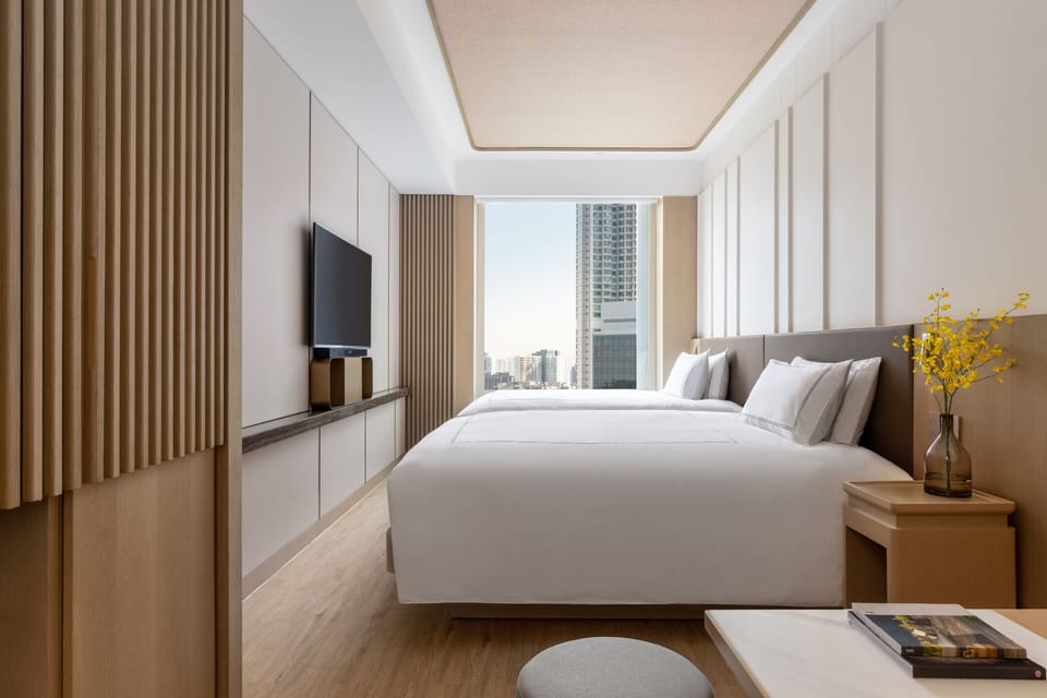 Premium bedding, down comforters, minibar, in-room safe