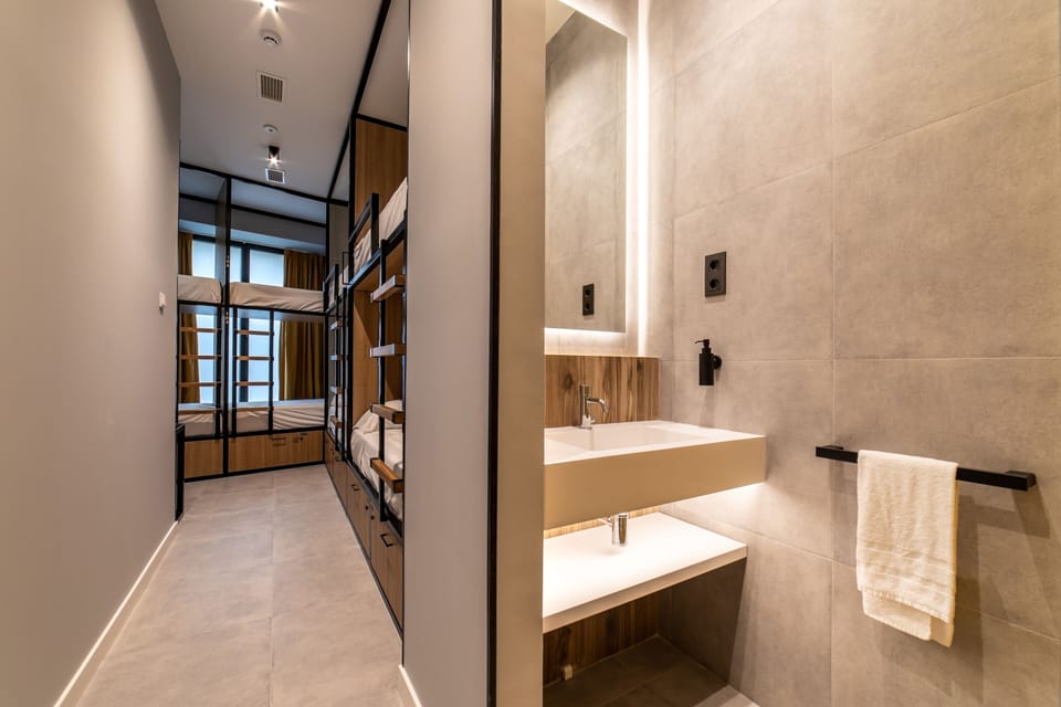 Shared Dormitory, Mixed Dorm (Ages 18-50 - 1bed in a 8 Bed DormRoom) | Blackout drapes, soundproofing, free WiFi, bed sheets