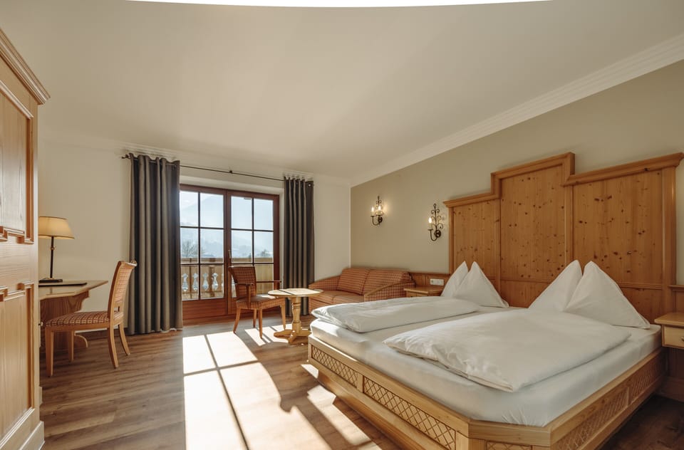 Deluxe Double Room (De luxe) | In-room safe, individually decorated, individually furnished, desk