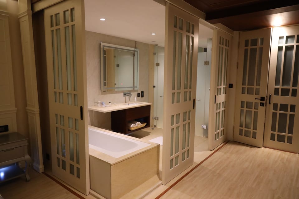 Rainfall showerhead, free toiletries, hair dryer, bathrobes