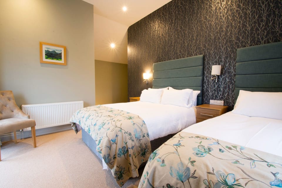 Deluxe Room, 1 Bedroom | Iron/ironing board, free WiFi