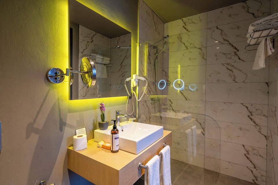 Deluxe Room Nature View | 1 bedroom, premium bedding, minibar, in-room safe