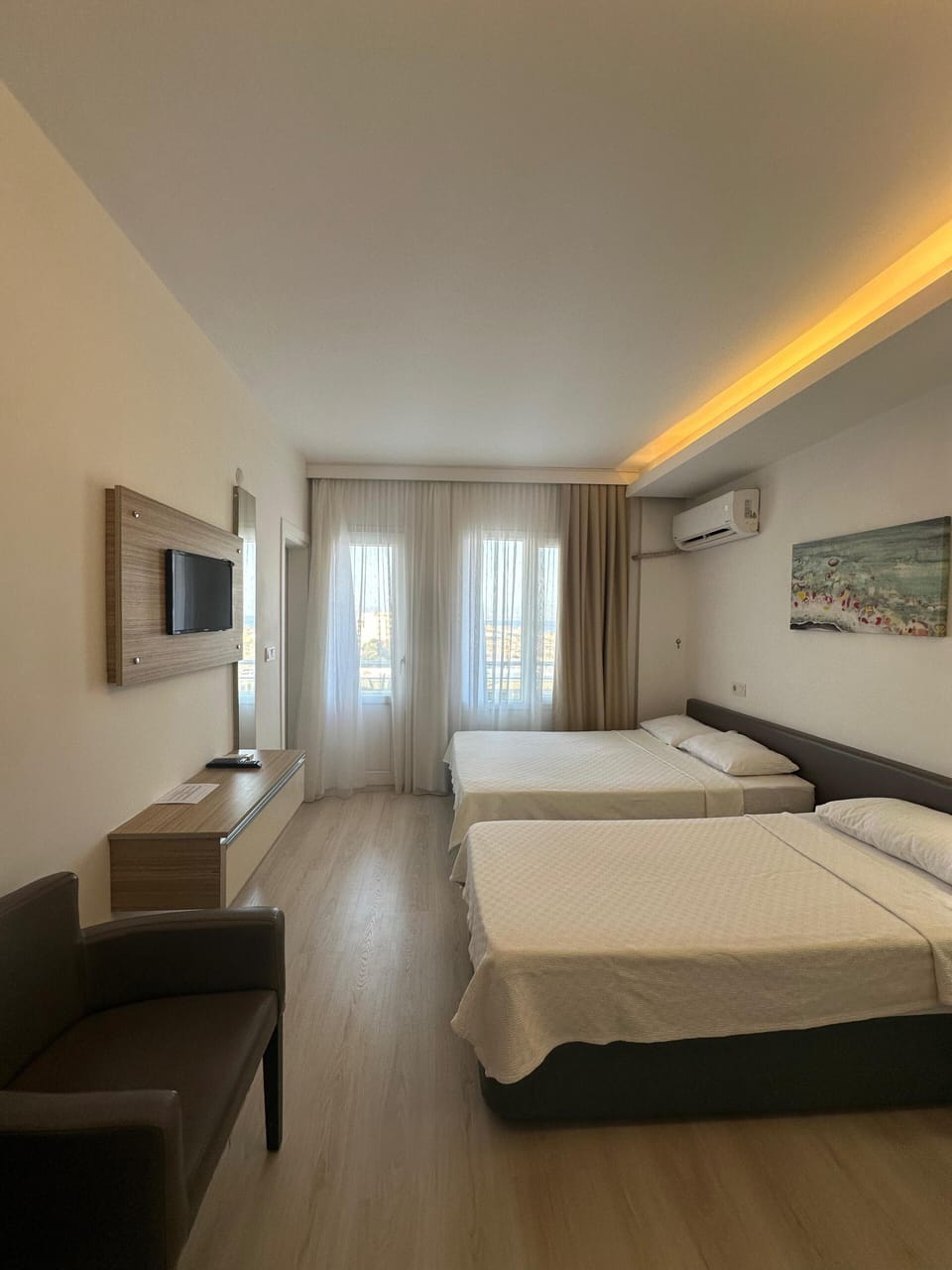 Triple Room | Free cribs/infant beds, free WiFi, bed sheets