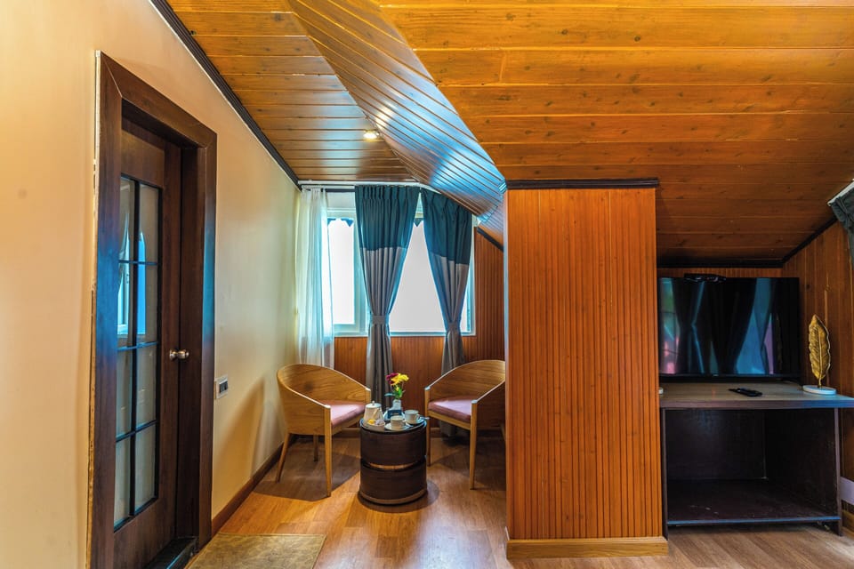 Attic View Room with Balcony | Laptop workspace, soundproofing, free WiFi, bed sheets