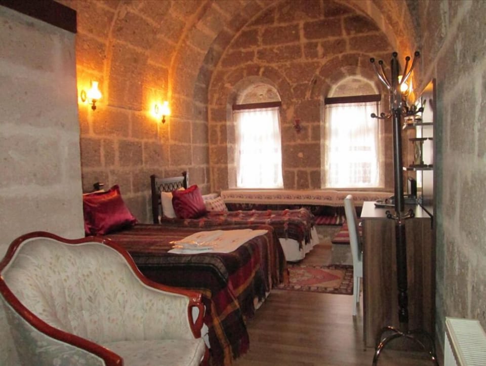 Basic Triple Room | Premium bedding, in-room safe, individually decorated