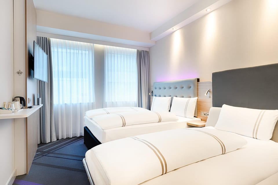 Standard Triple Room | In-room safe, blackout drapes, soundproofing, iron/ironing board