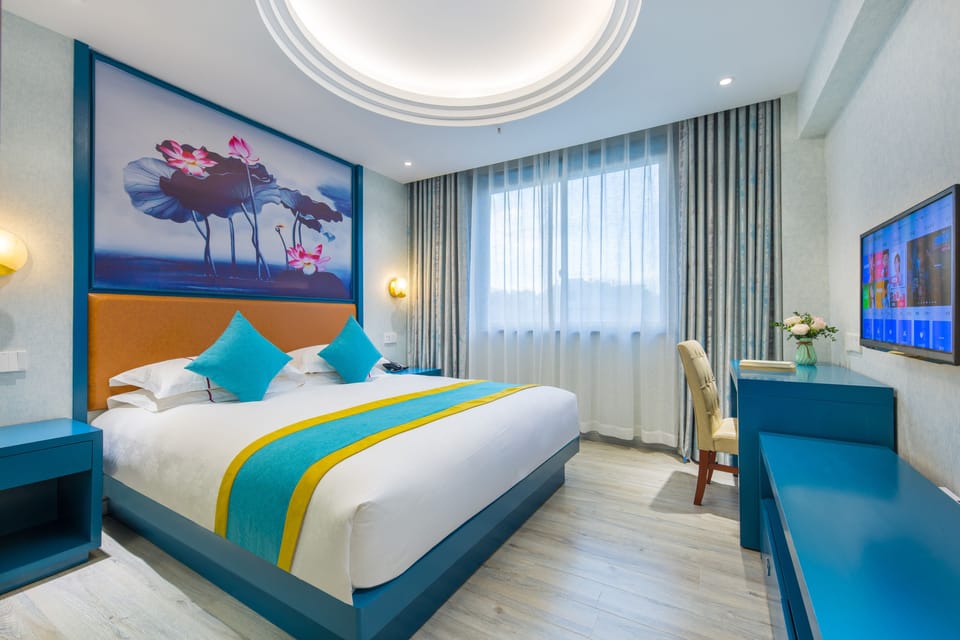 Superior Double Room | Minibar, in-room safe, desk, blackout drapes