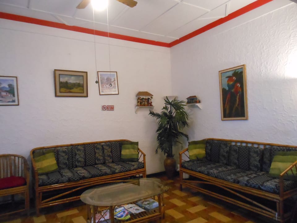 Ara Macao Inn Hotel in San Jose