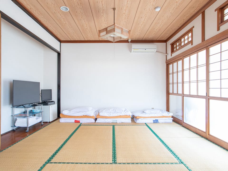 Family Room | WiFi (free), bed sheets