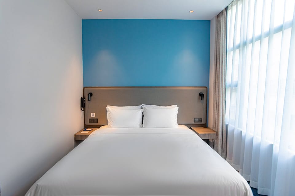 1 King Standard | In-room safe, blackout drapes, iron/ironing board (on request)