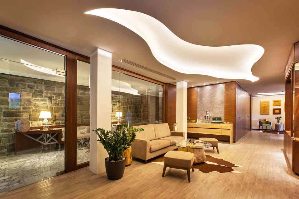 Couples treatment rooms, sauna, steam room, body treatments
