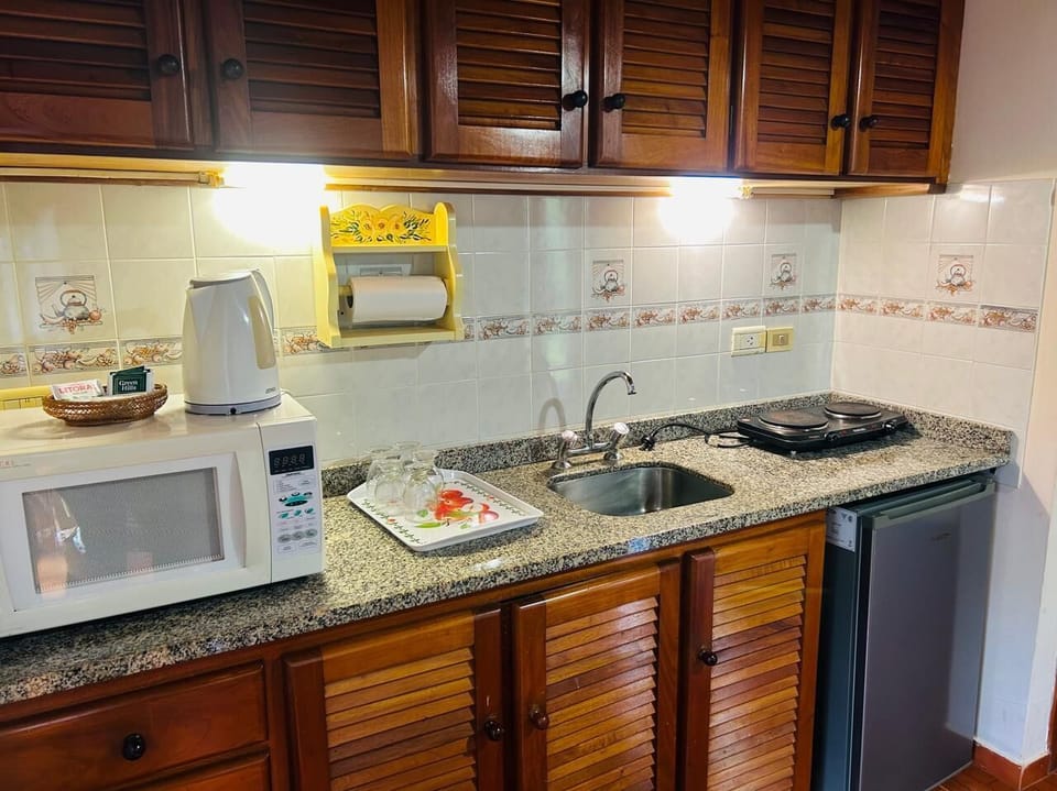 Executive Cabin | Private kitchen | Mini-fridge
