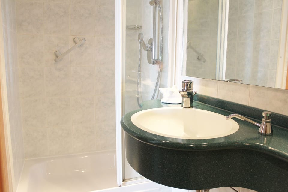 Double Room (Room on 2nd Floor) | Bathroom shower