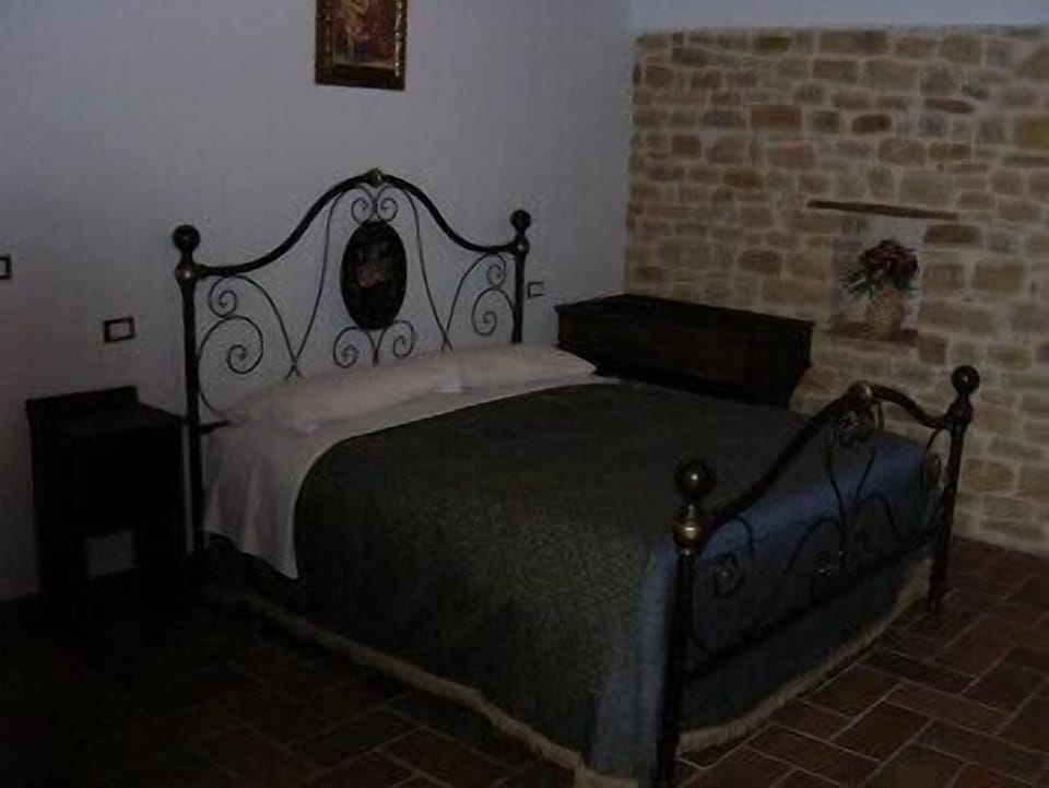 Desk, free cribs/infant beds, free WiFi, bed sheets