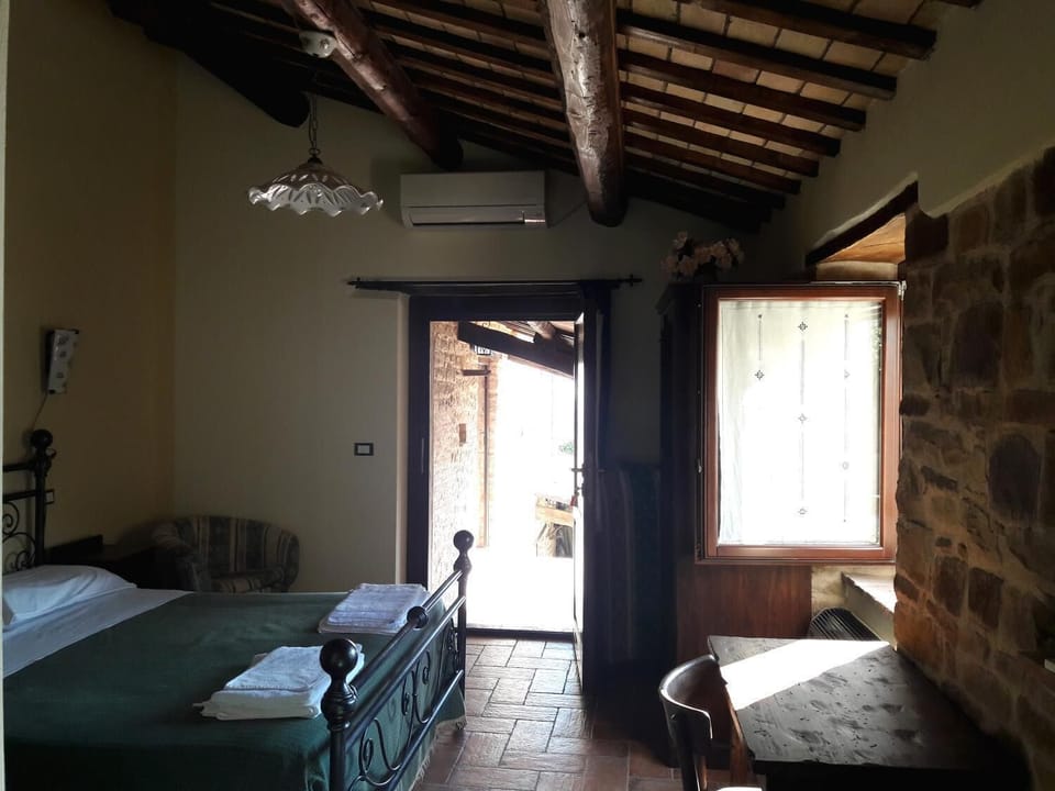 Desk, free cribs/infant beds, free WiFi, bed sheets