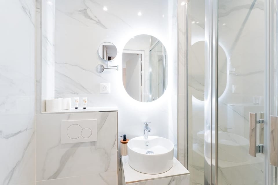 Shower, towels, soap, shampoo