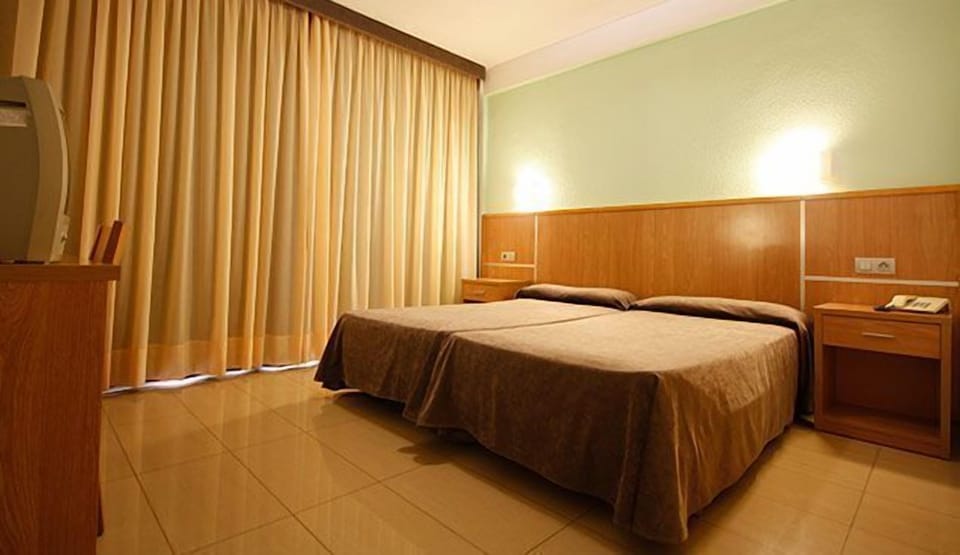 Double Room | In-room safe, soundproofing, iron/ironing board, cribs/infant beds