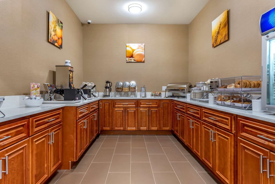 Free daily buffet breakfast