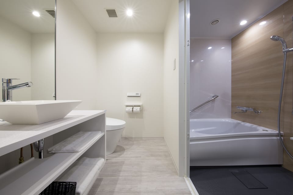 Standard Single Room, Non Smoking | Bathroom | Combined shower/tub, deep soaking tub, free toiletries, hair dryer