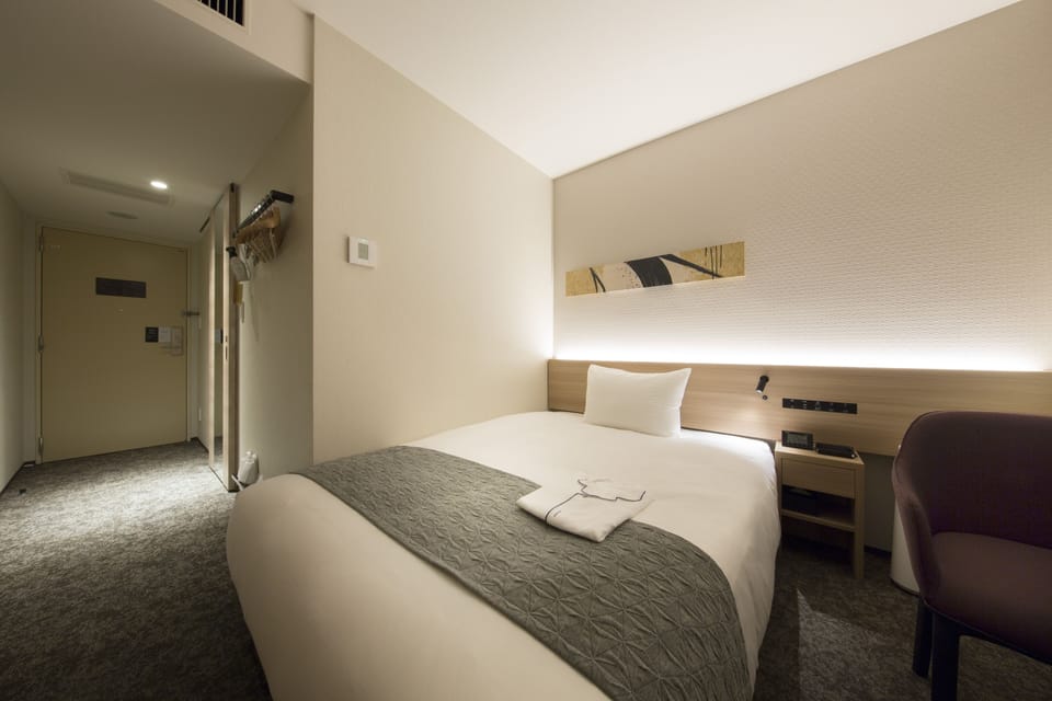 Standard Single Room, Non Smoking | 1 bedroom, down comforters, in-room safe, blackout drapes