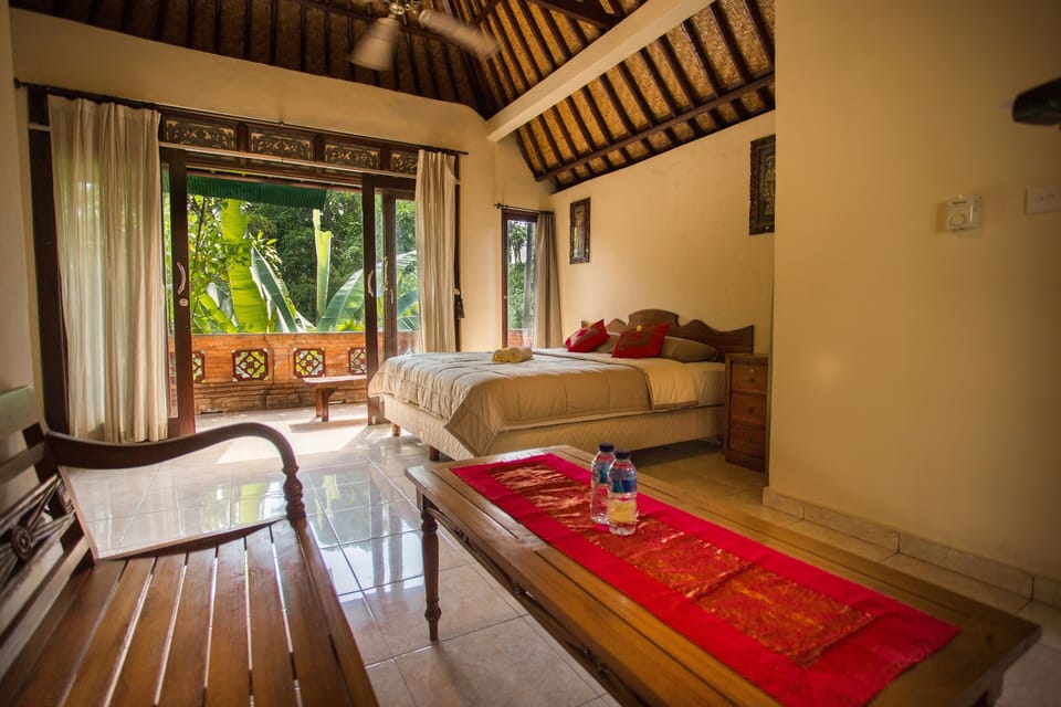 Deluxe Room | 1 bedroom, in-room safe, soundproofing, free WiFi