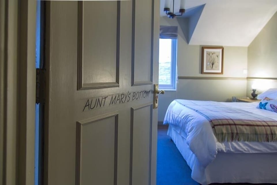 Double or Twin Room | 7 bedrooms, iron/ironing board (on request), WiFi (free), bed sheets