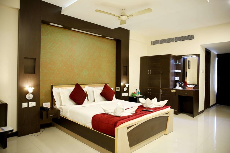 Elite Double Room | 1 bedroom, in-room safe, desk, soundproofing