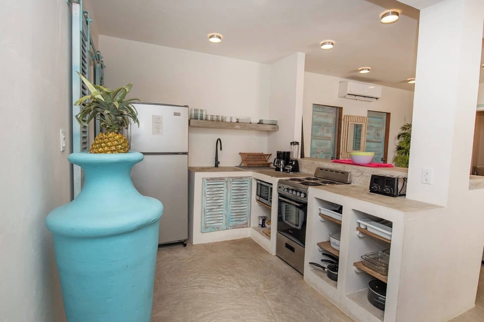 Comfort Apartment, 3 Bedrooms, Beach View (Villa 1) | Private kitchen | Full-size fridge, microwave, oven, stovetop