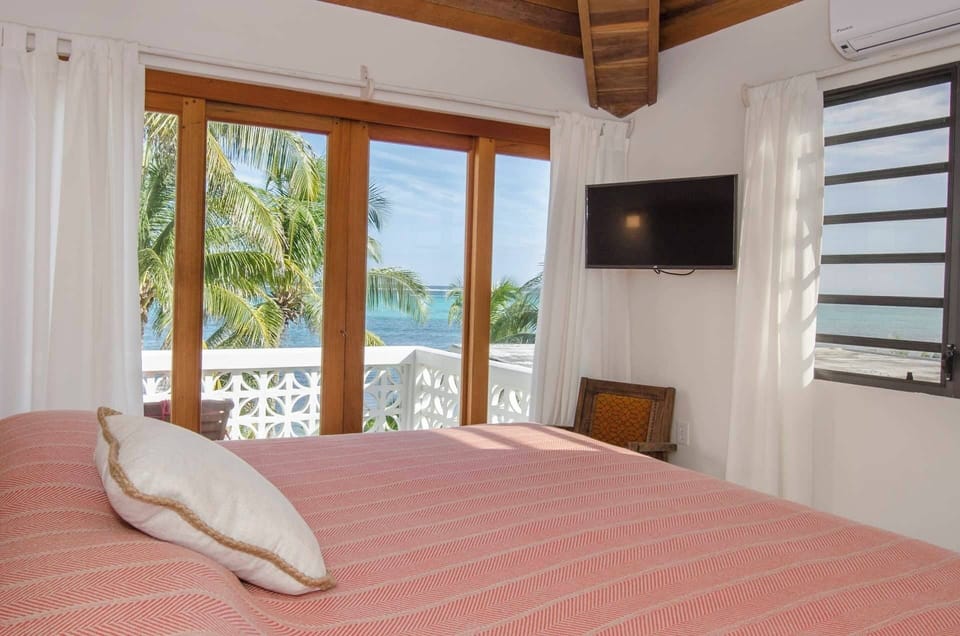 Comfort Apartment, 3 Bedrooms, Beach View (Villa 3) | Laptop workspace, soundproofing, free WiFi, bed sheets