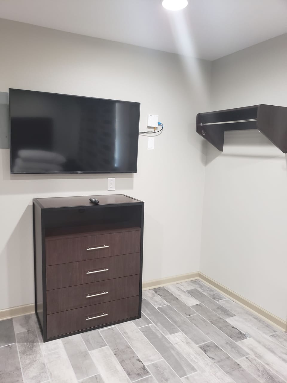 Deluxe Studio, 1 King Bed, Non Smoking, Kitchenette | Individually furnished, blackout drapes, iron/ironing board, free WiFi
