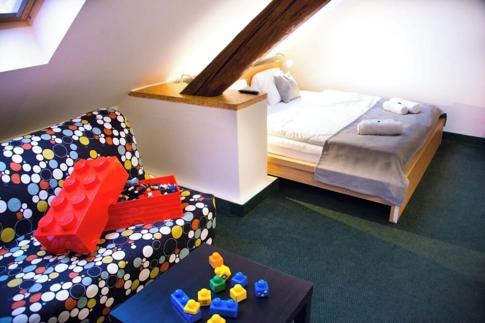 Family Double Room | Desk, blackout drapes, WiFi (free), bed sheets