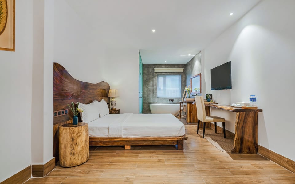 Sky Double Room | Bathroom | Free toiletries, hair dryer, slippers, towels