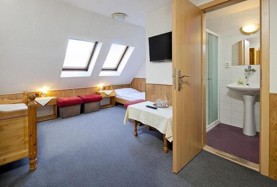 Comfort Room (Quintuple) | Living area