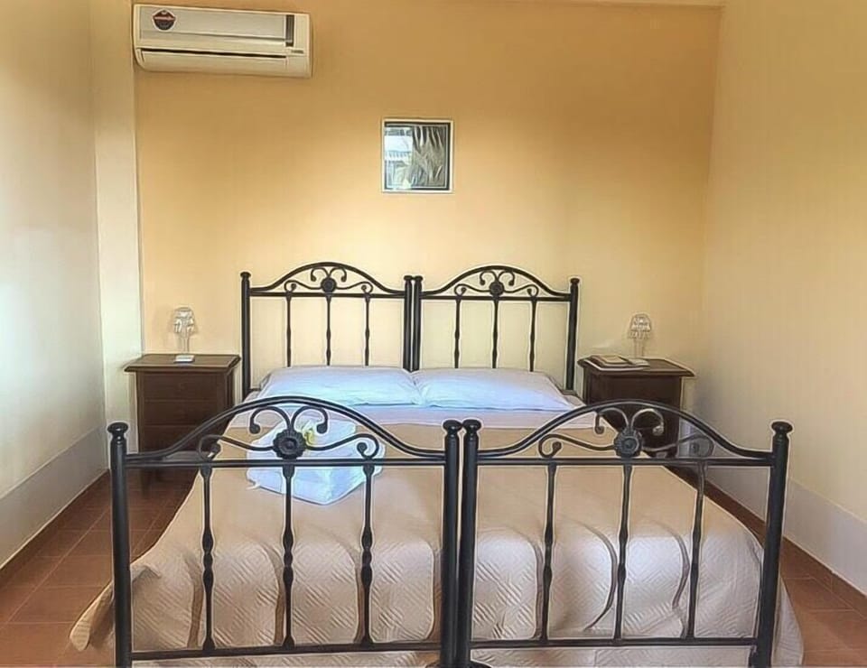 Basic Room, Sea View | Minibar, desk, soundproofing, cribs/infant beds
