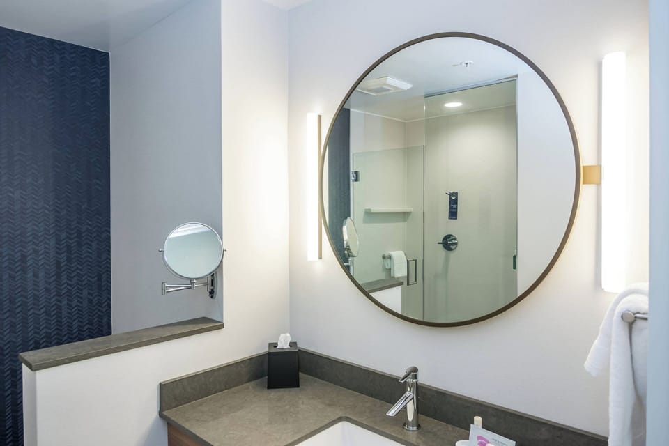 Shower, free toiletries, hair dryer, towels