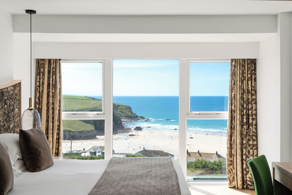 Double Room, Sea View | Desk, free WiFi, bed sheets
